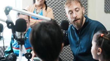 Otermín visitó el programa radial de la Escuela Malvinas Argentinas